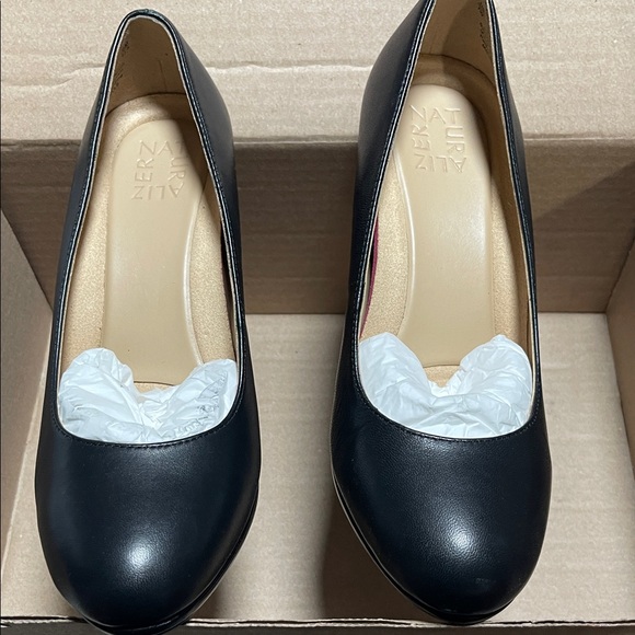 Naturalizer Classic Black Heels - Picture 4 of 5